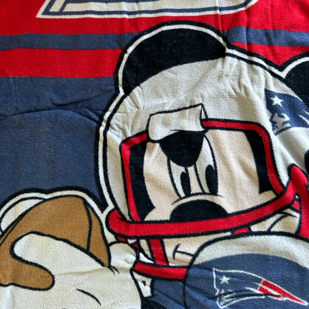 New England Patriots Mickey Mouse Disney NFL towel ; used vintage tailgate ready - Picture 3 of 7